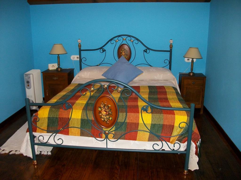 Gasthaus Casa De Aldea Los Glayus Luarca Zimmer foto